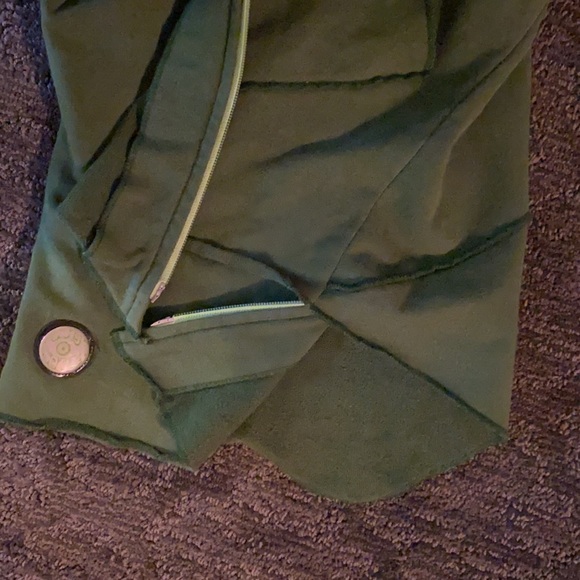 Stunningly unique, green, elf-sweater!!! - Picture 5 of 5